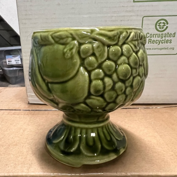 Green Vintage Planter - Picture 1 of 7